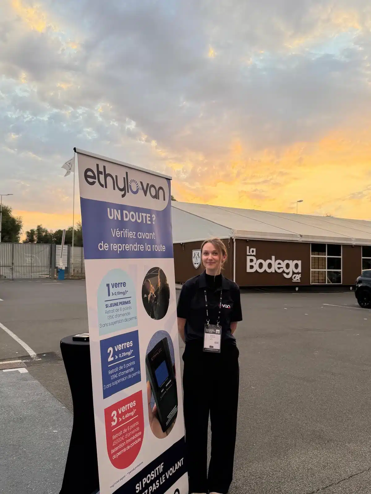 Stand Ethyl'Ovan Amiens déployé pour un retour de soirée avec O-Van chauffeur privé 